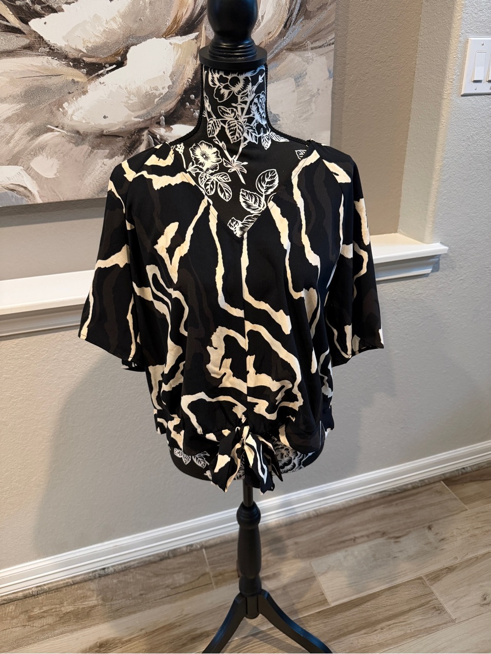 Nine West Black and Cream Tie-Front Crop Top